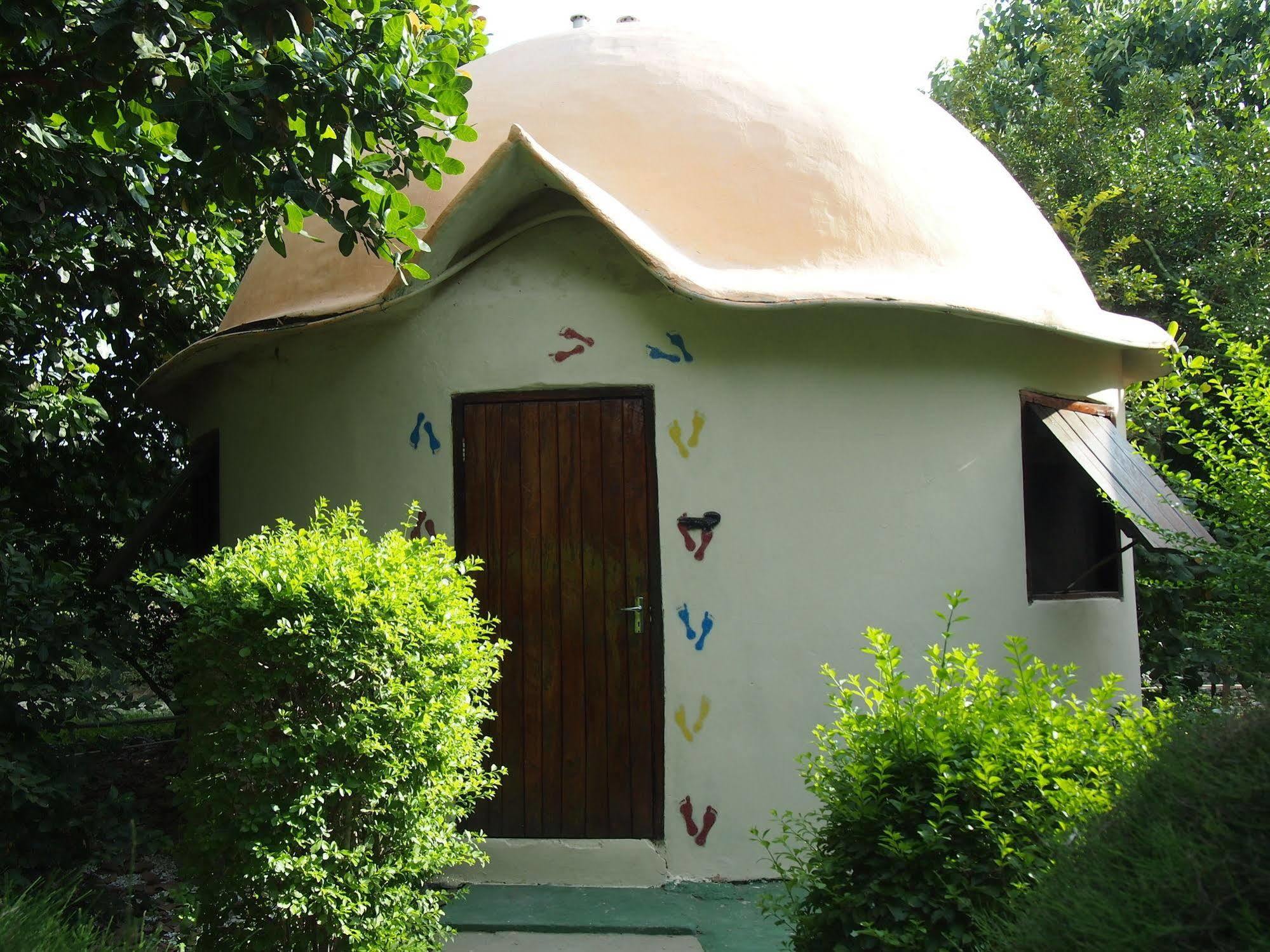 Footsteps Eco-Lodge Gunjur Kültér fotó